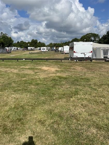 Camping Stellplatz Wohnwagen/Wohnmobil mit Strom Nr. 300