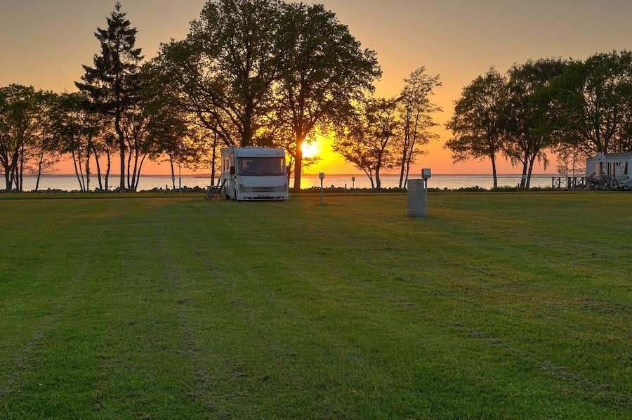 Camping pitch caravan/motorhome/tent with electricity (144 m²)