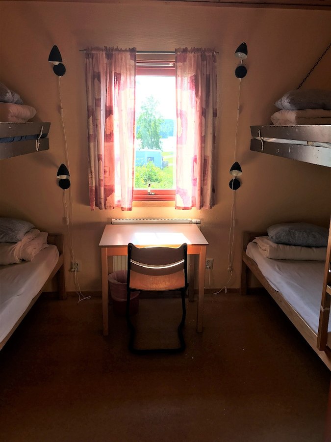 4-bed room