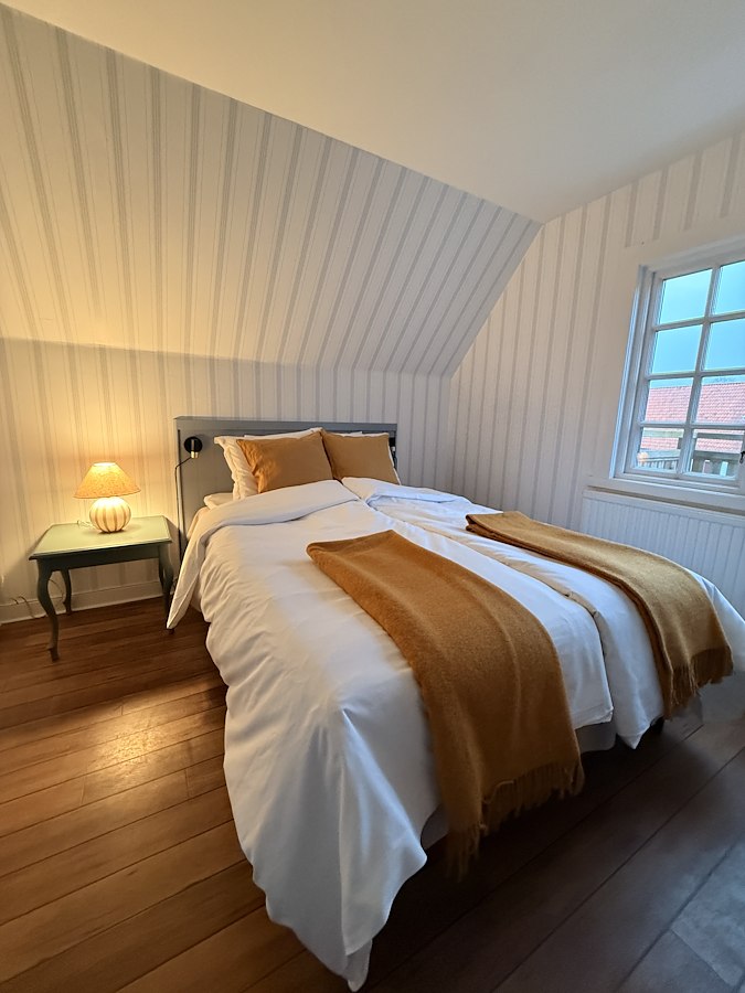 Small double room, Main building