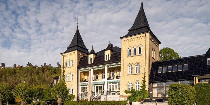 Image of Art tour in estate-like surroundings