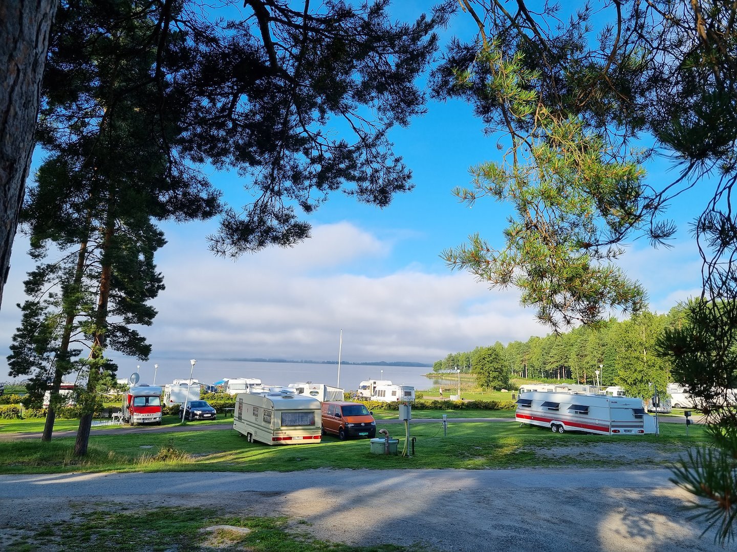 Emplacement de camping pour caravane ou camping-car No. 120-140