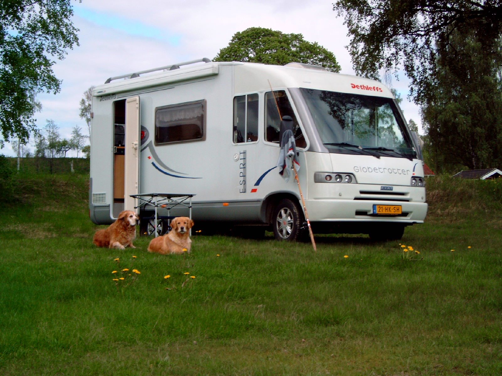 Emplacement de camping caravane/camping-car/tente avec électricité