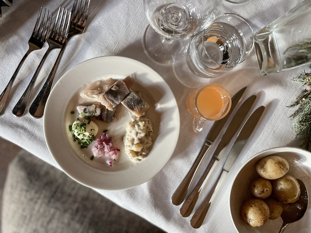 Image of Christmas at the table