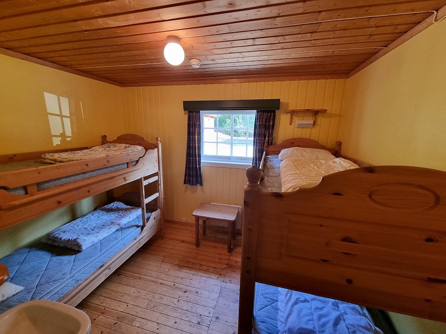 Mountain lodge room 3-4prs.