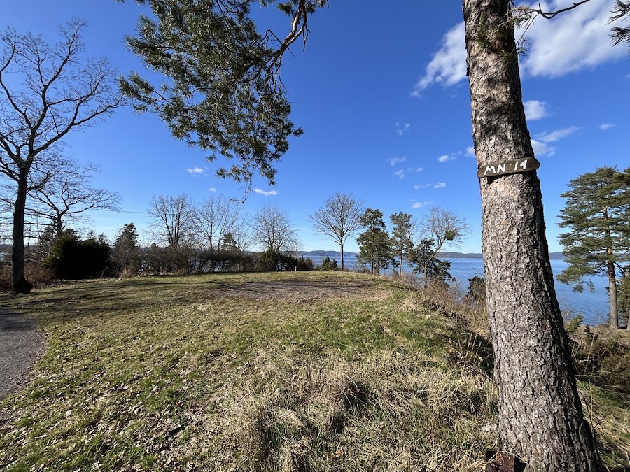 Pitches with views and beautiful nature on Løvøya itself