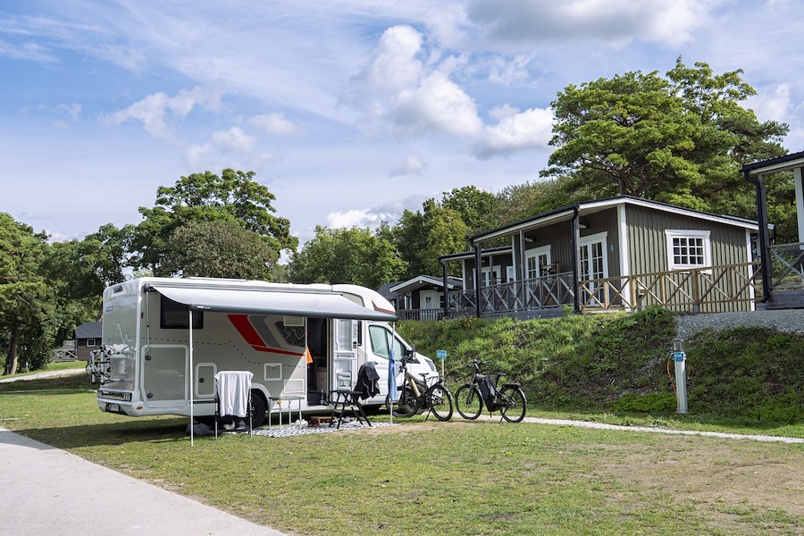 Camping pitch 8x8m with electricity, Wi-Fi & showercard