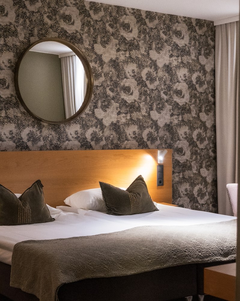 Atrium Double: Fenster zum Innenatrium des Hotels