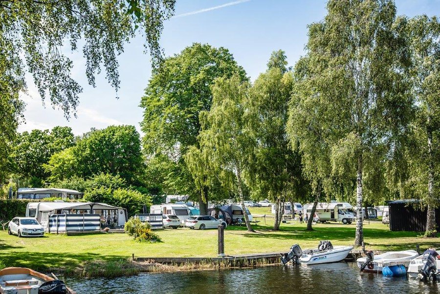 Camping pitch caravan/motorhome with electricity, Blue zone 