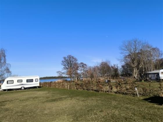 Camping Stellplatz Wohnwagen/Wohnmobil mit Strom Nr. 85