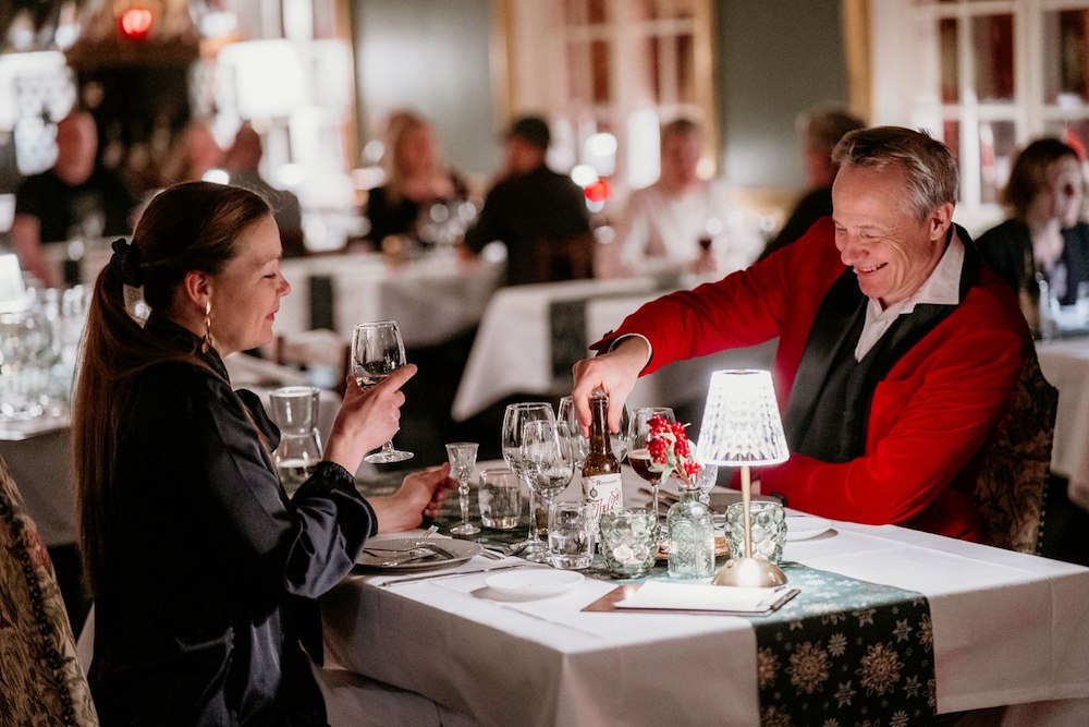  Christmas Feast at the Inn