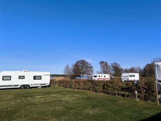 Camping Stellplatz Wohnwagen/Wohnmobil mit Strom Nr. 55