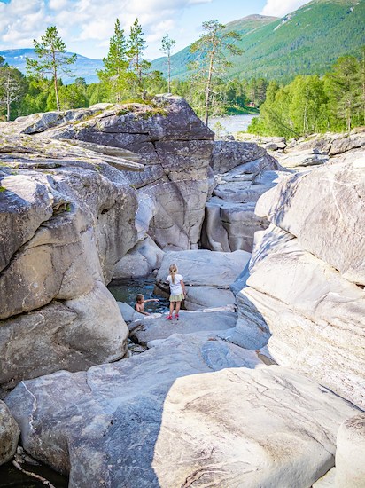 Fishing and swimming in the Giants' Cauldrons!-image