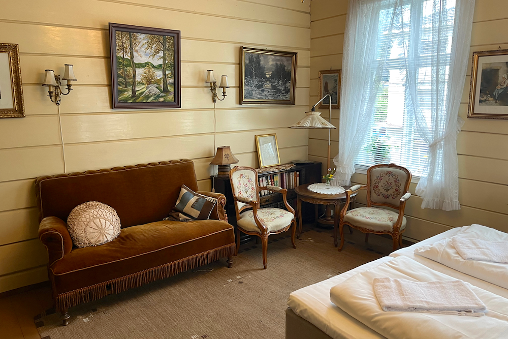 Ekstra bilde 2/3 av Villa - Stort dobbelrom med delt toalett