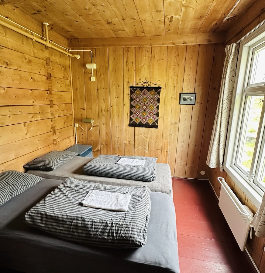 Double or twinroom shared bathroom