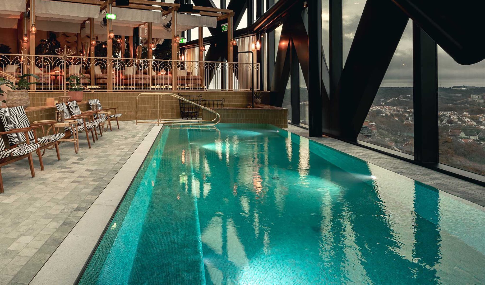 Image of ENTRÉ POOL CLUB & SPA INK LUNCH – från 325kr