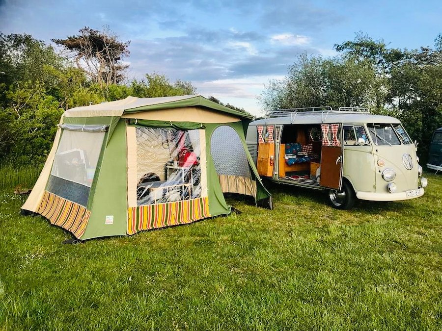 Camping pitch caravan/motorhome/tent (with electricity)