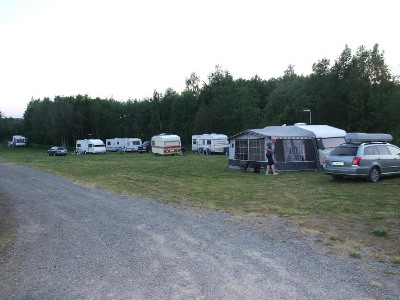 Camping Stellplatz für Wohnwagen oder Wohnmobil mit Strom