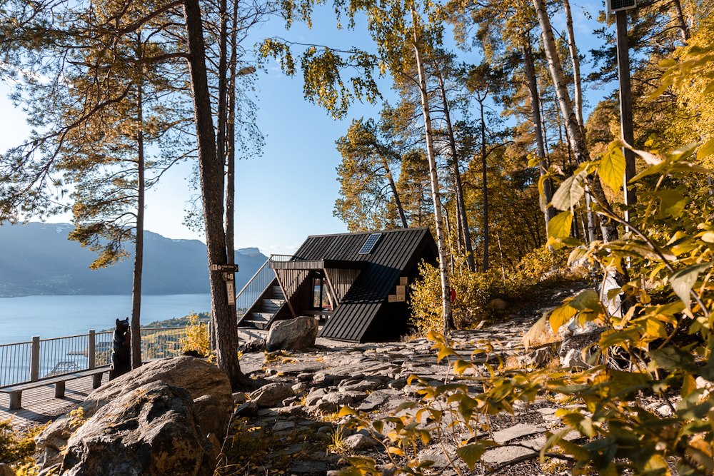 Ekstra bilde 9/10 av HAUSTDAGAR VED FJORDEN