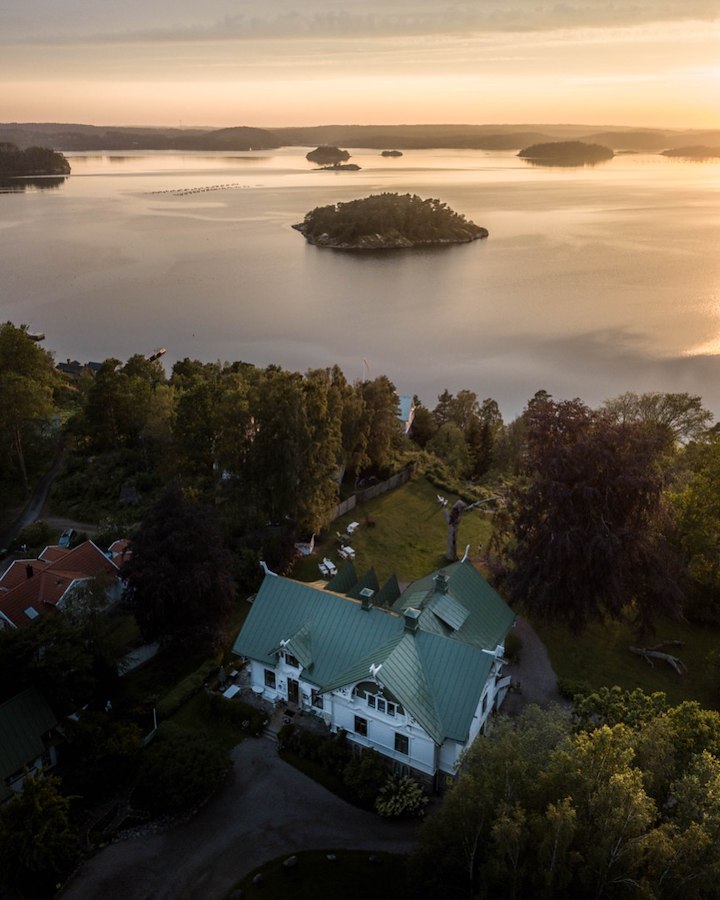 Romantisk upplevelse vid havet på vackra Lyckorna
