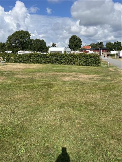 Camping Stellplatz Wohnwagen/Wohnmobil mit Strom Nr. 60