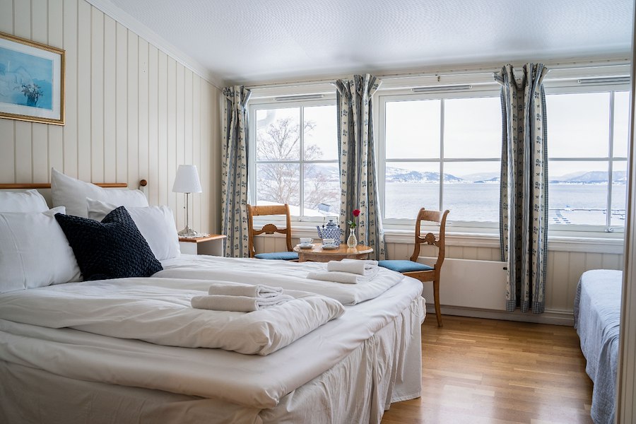 Dobbeltrom med sjøutsikt
