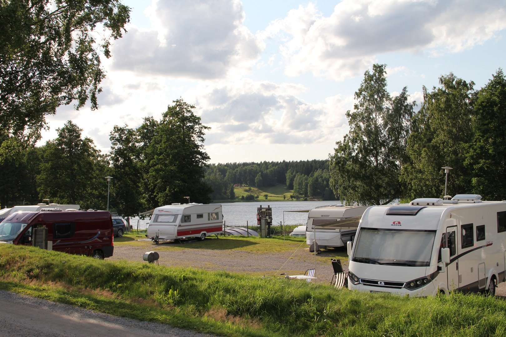 Camping Stellplatz mit Strom BLAU- Kies