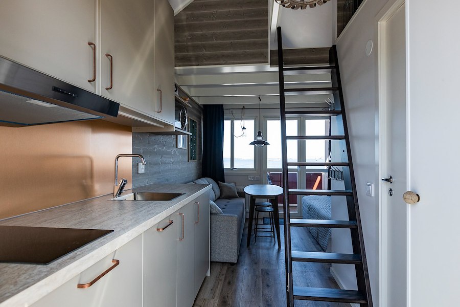 Boathouse cottage, sleeps 4 - with sea view