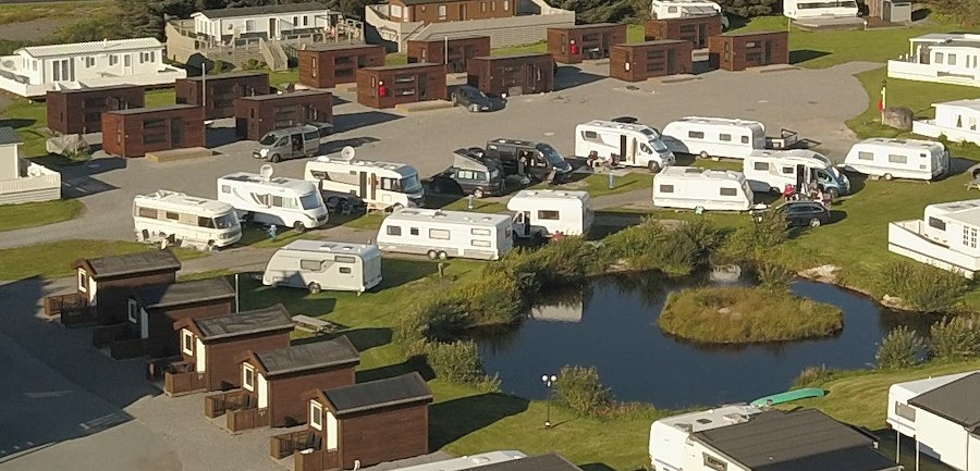 Caravanplass - Utsikt over dammen
