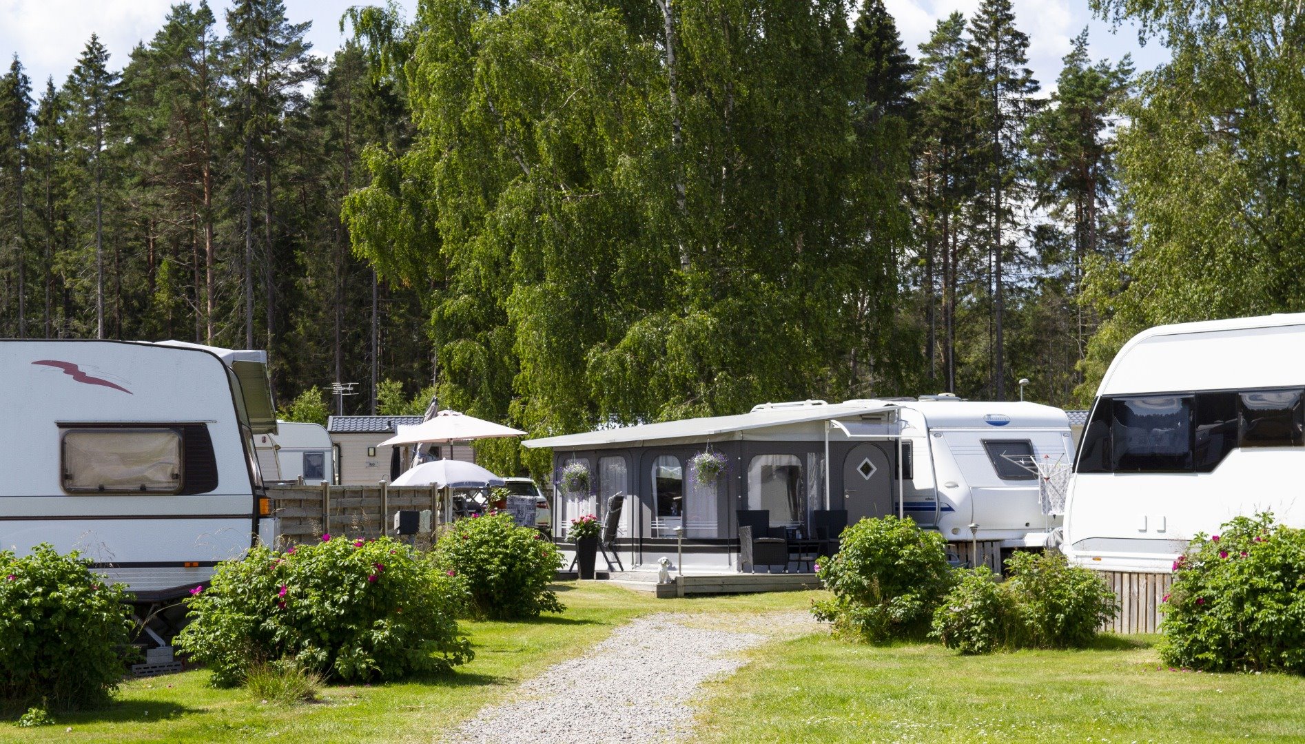 Camping Stellplatz Wohnwagen/Wohnmobil mit Strom