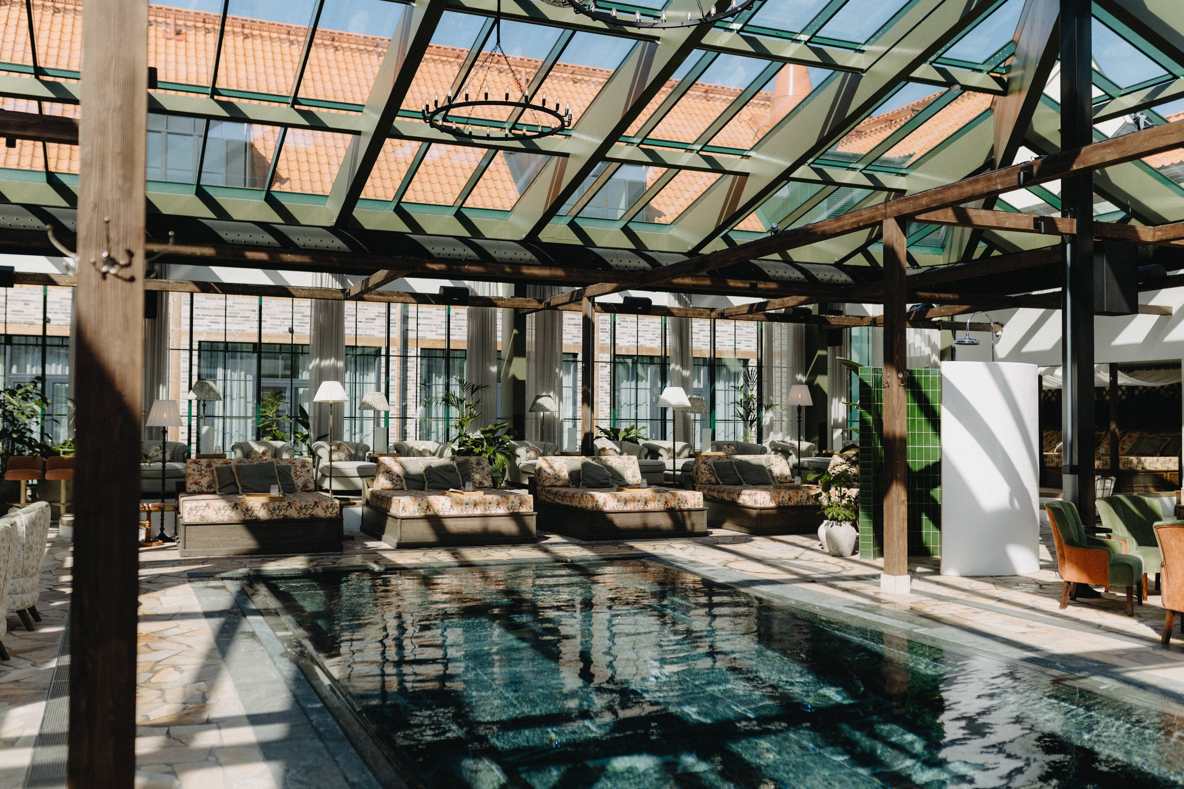 Pool Club Morning Pass