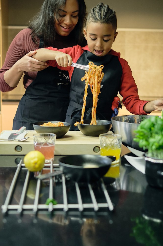 Image of 14:00 To generasjoner Pasta