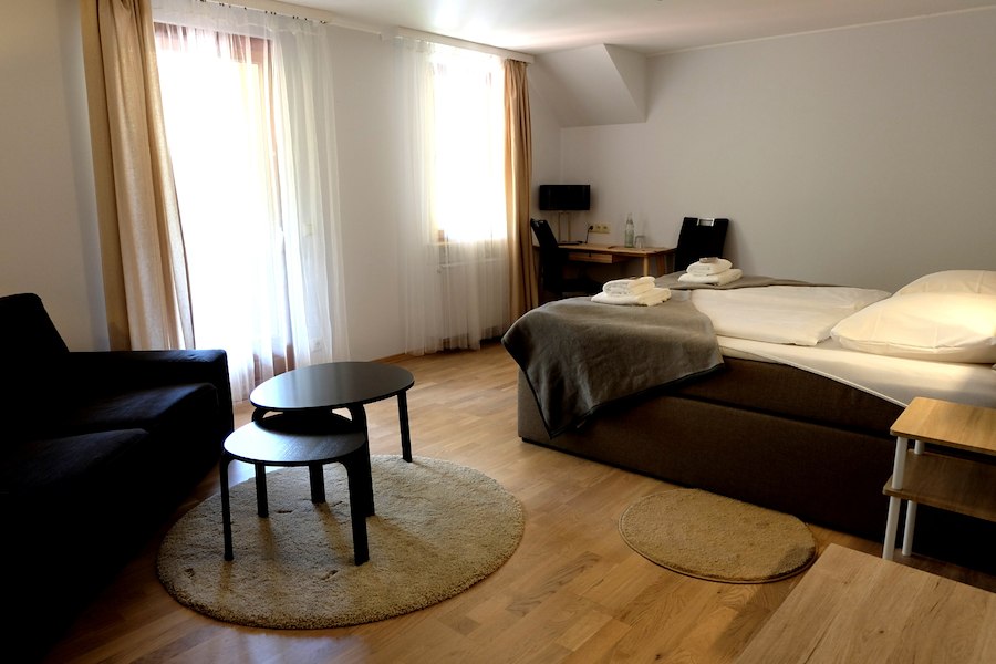 Jaunlaulāto numuriņš ar balkonu