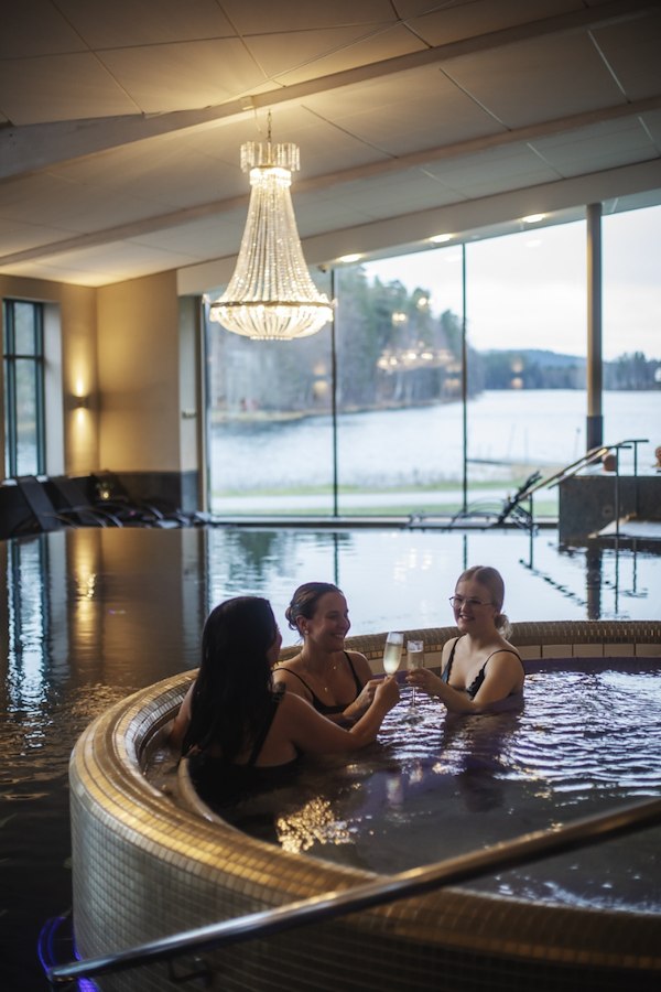 Julbordspaket med eftermiddagspa
