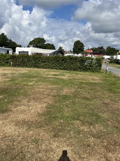 Camping Stellplatz Wohnwagen/Wohnmobil mit Strom Nr. 76