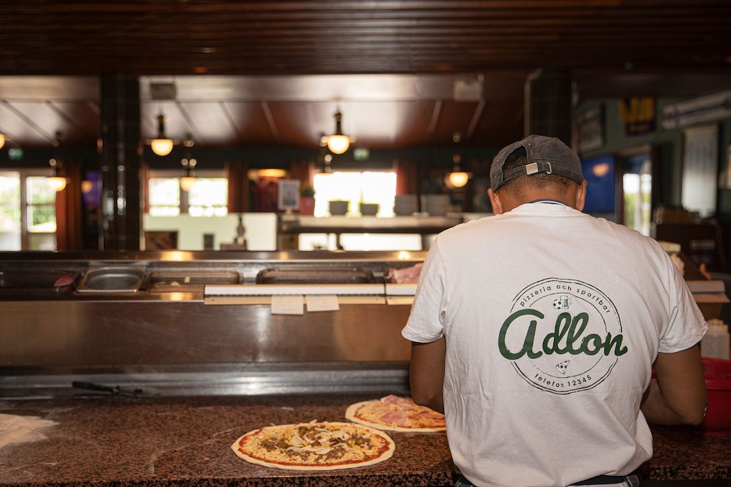 Pizza, bastu och pool för fyra personer