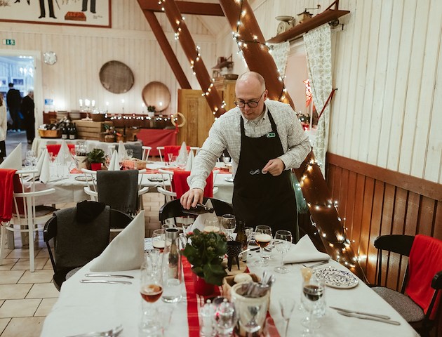 Boka Julbord på Wallbys vis - 1 övernattning. på Wallby Säteri Country Resort AB