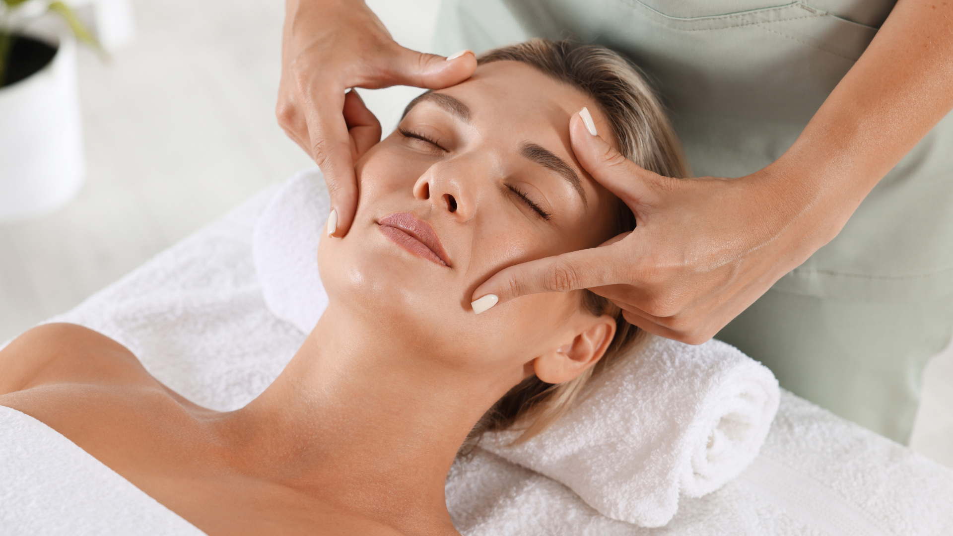 Ansiktsmassage Deluxe med Celluma Led | 45 min