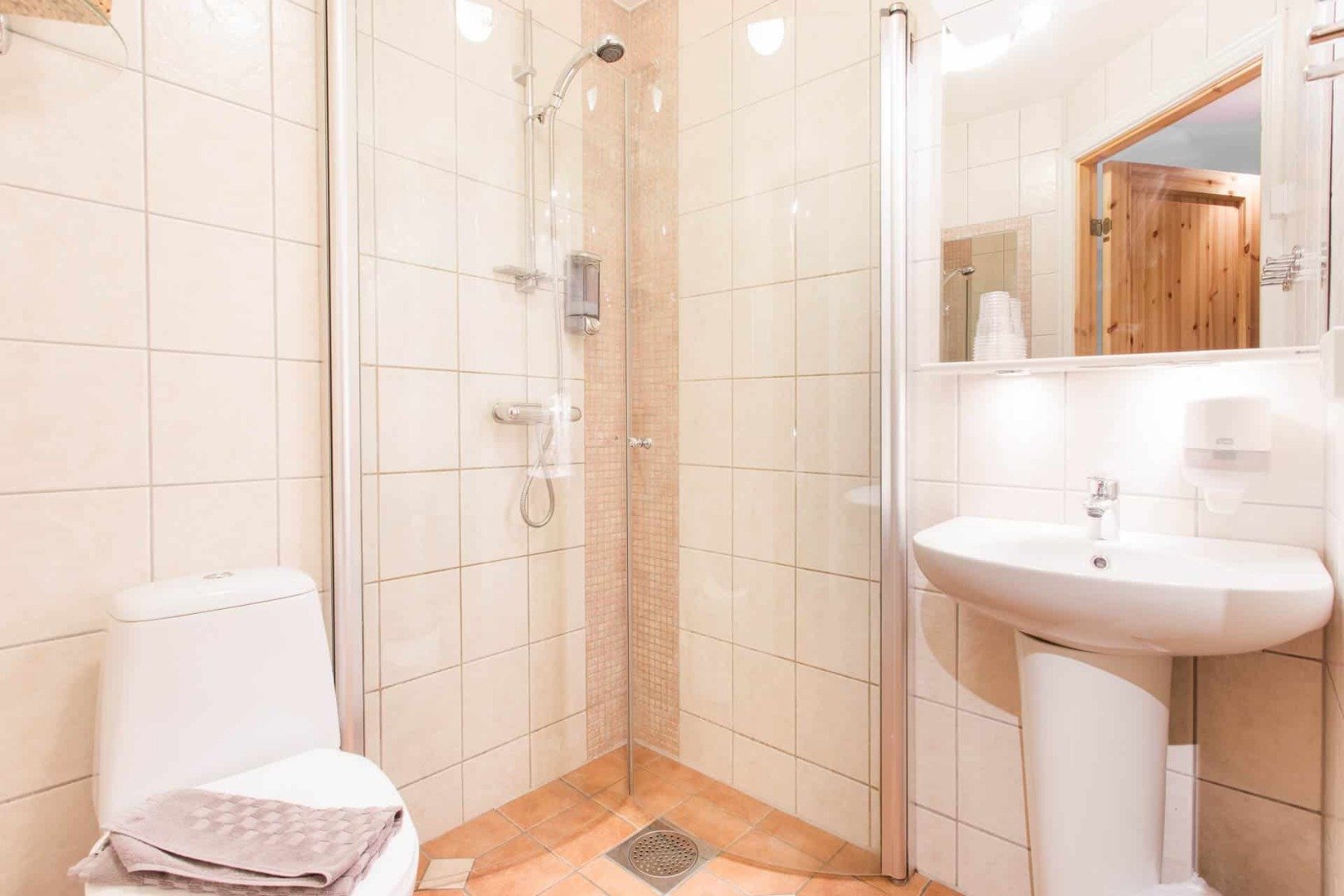 Treetop Spa, Hangout & Hotel image 1