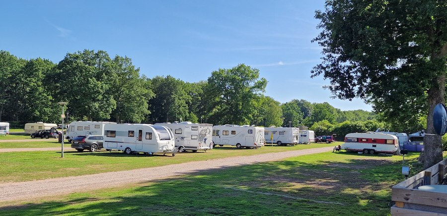 Camping pitch for caravan/motorhome with electricity – max 15 meters