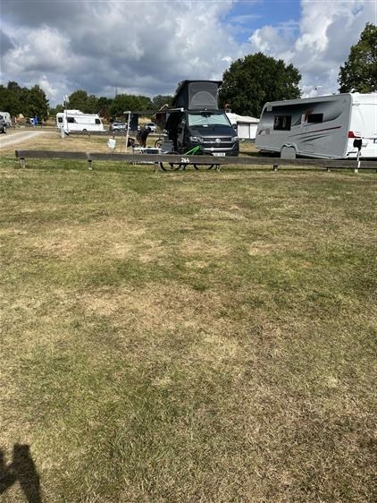 Camping Stellplatz Wohnwagen/Wohnmobil mit Strom Nr. 264
