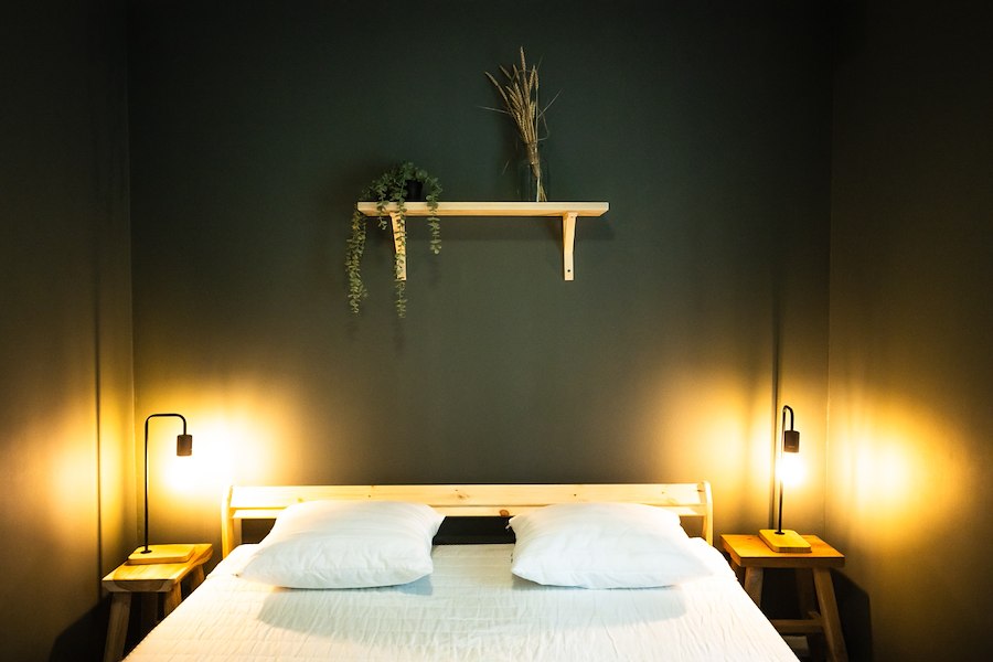 4-bedded room at Grinda Sea Lodge with shared shower/toilet - pets allowed