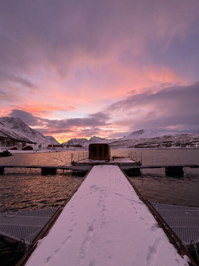 Floating sauna