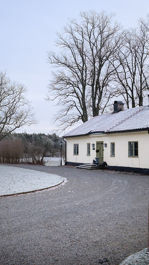 Wings at the Manor House with 12 beds.