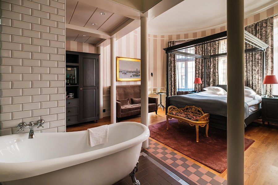 Deluxe Bath