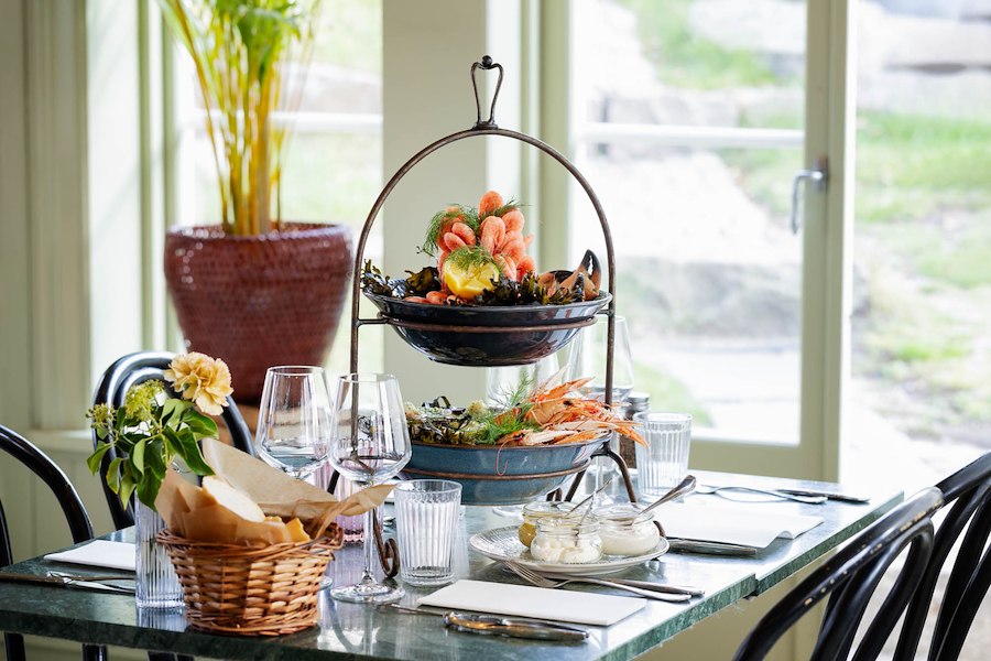 Captain Pihls hotel package & shrimp dinner